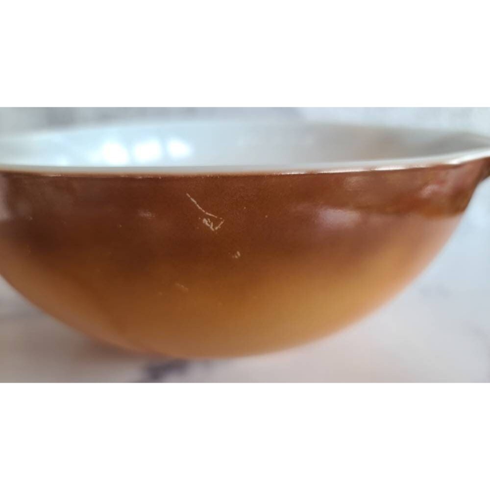 Large Spouted Pyrex Bowl - Picture 4 of 10